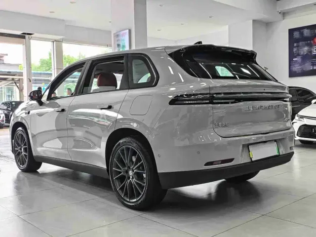 Leapmotor C10 — Фото автомобиля 14