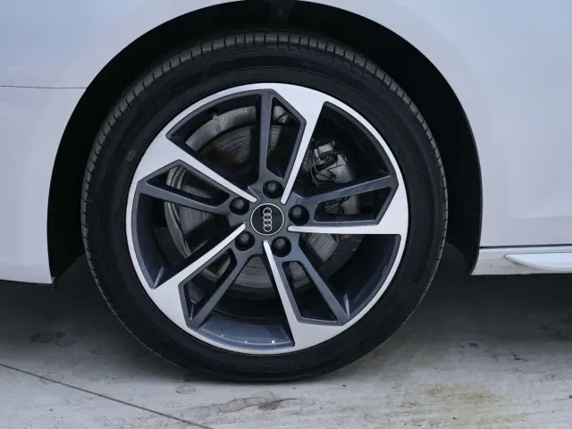 Audi A4L — Фото автомобиля 13