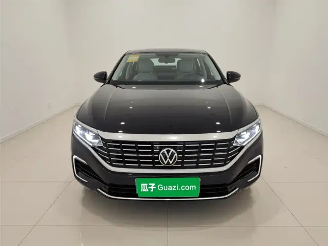 Volkswagen Passat — Фото автомобиля 2