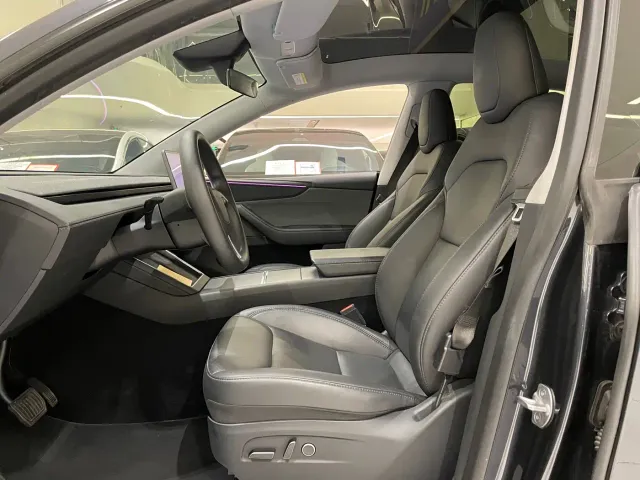 Tesla Model Y — Фото автомобиля 5