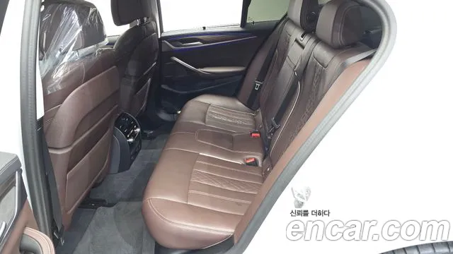 BMW 5 Series G30 — Фото автомобиля 17