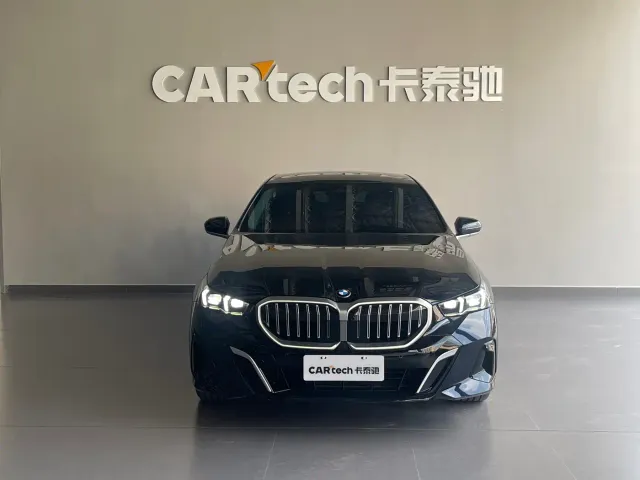 BMW 5 Series — Фото автомобиля 2
