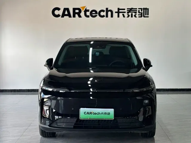 Leapmotor B10 — Фото автомобиля 7
