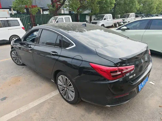 Hongqi H5 — Фото автомобиля 8