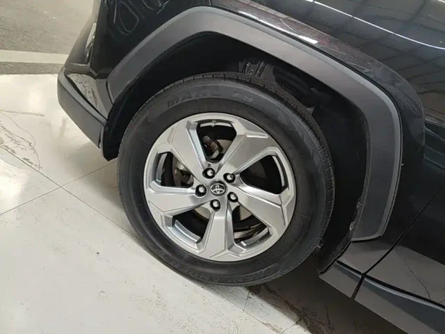 Toyota RAV4 — Фото автомобиля 22