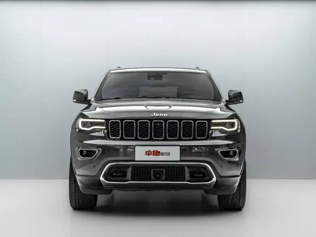 Jeep Grand Cherokee — Фото автомобиля 2