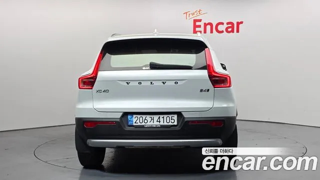 Вольво XC40 B4 Ultimate Bright — Фото автомобиля 4