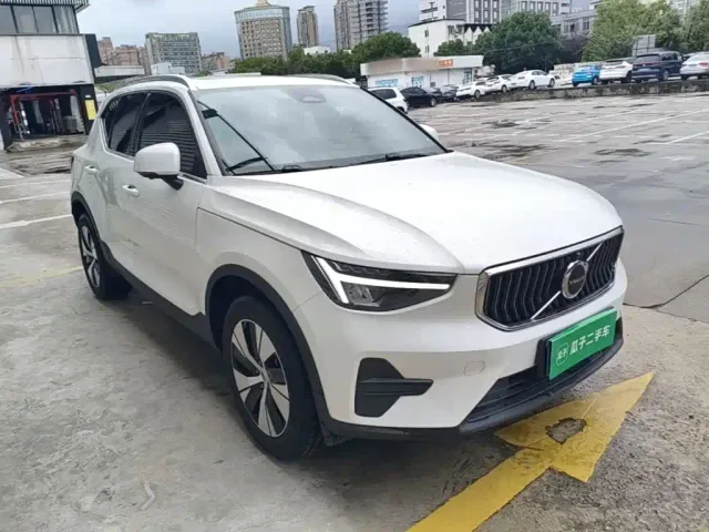 Volvo XC40 — Фото автомобиля 3