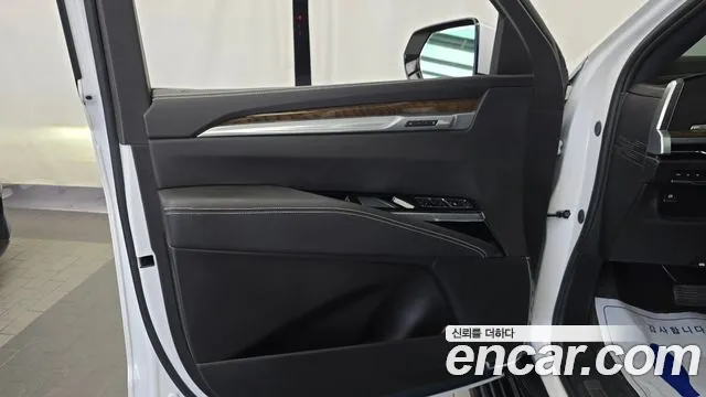 Cadillac Escalade Generation 5 — Фото автомобиля 24