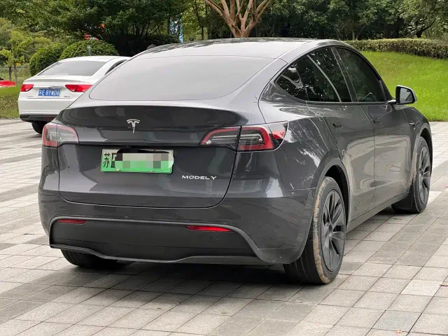 Tesla Model Y — Фото автомобиля 5