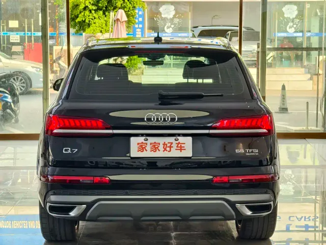 Audi Q7 — Фото автомобиля 24