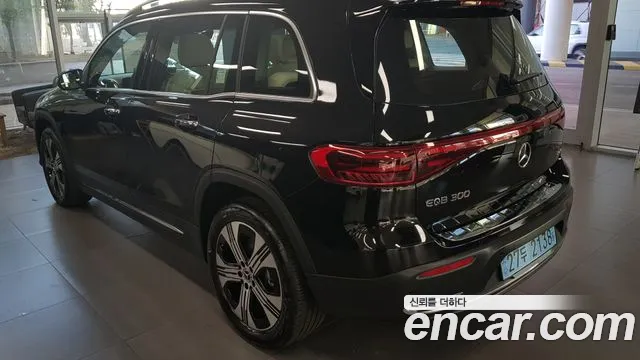 Mercedes-Benz EQB X243 — Фото автомобиля 2