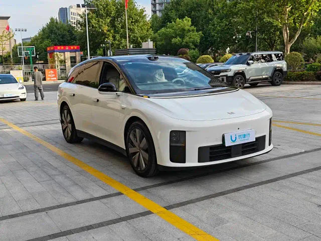 Li Auto i6 — Фото автомобиля 3