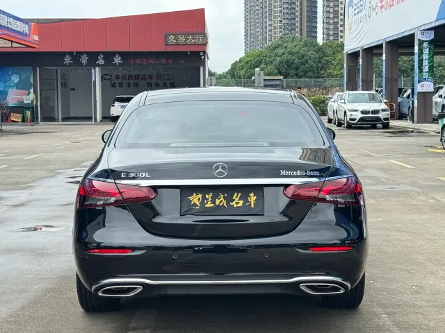 Mercedes-Benz E-Class — Фото автомобиля 19