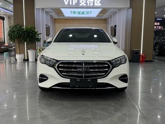 Mercedes-Benz E-Class — Фото автомобиля 2