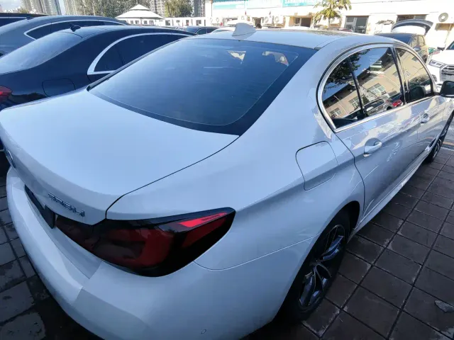 BMW 5 Series — Фото автомобиля 14