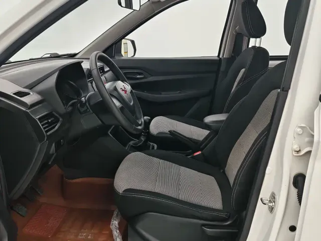 Wuling Hongguang — Фото автомобиля 7