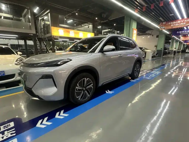 Фотография автомобиля — Geely Galaxy Starship 7 EM-i