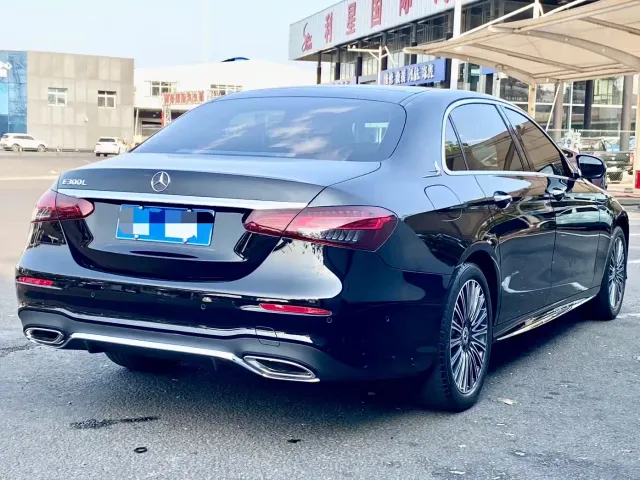 Mercedes-Benz E-Class — Фото автомобиля 4