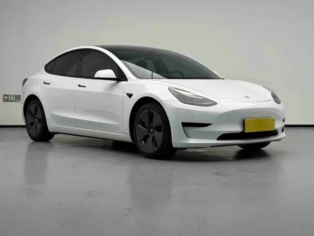 Tesla Model 3 — Фото автомобиля 3