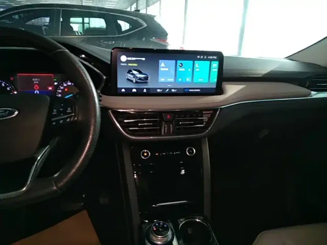 Ford Escape — Фото автомобиля 12