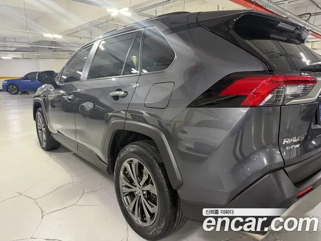 Toyota RAV4 — Фото автомобиля 7