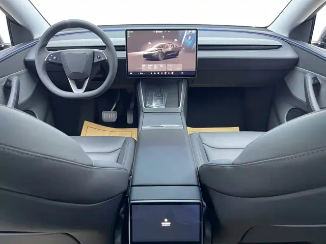 Tesla Model Y — Фото автомобиля 21