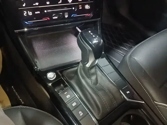 Volkswagen Passat 2023 Facelift 330TSI Starlight Elite Edition — Фото автомобиля 13