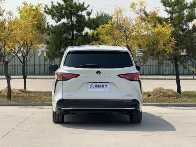Toyota Sienna — Фото автомобиля 26