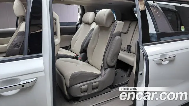 Kia Carnival Generation 4 — Фото автомобиля 17