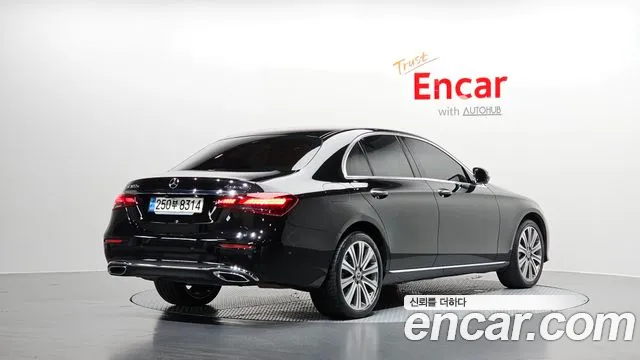 Mercedes-Benz E-Class — Фото автомобиля 2