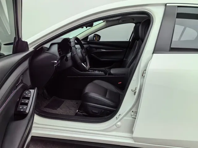 Mazda Axela — Фото автомобиля 15