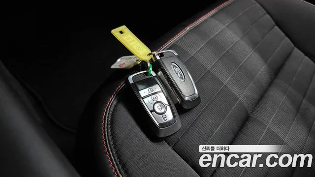 Ford Explorer — Фото автомобиля 21
