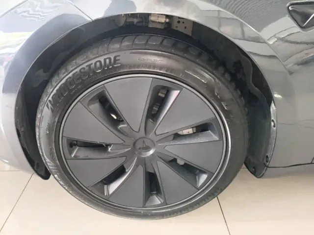 Tesla Model 3 — Фото автомобиля 22