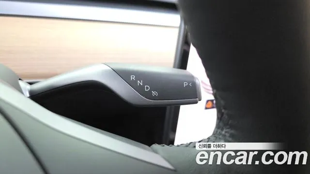 Tesla Model 3 — Фото автомобиля 8