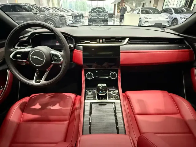 Jaguar XFL — Фото автомобиля 6