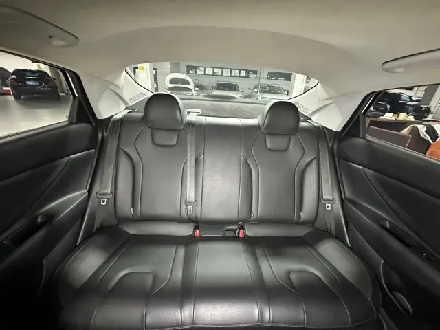 Hyundai Elantra — Фото автомобиля 16