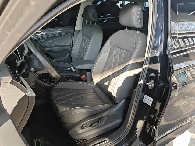 Volkswagen Tiguan L — Фото автомобиля 14
