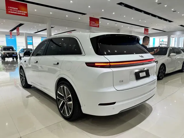 Li Auto L7 — Фото автомобиля 6
