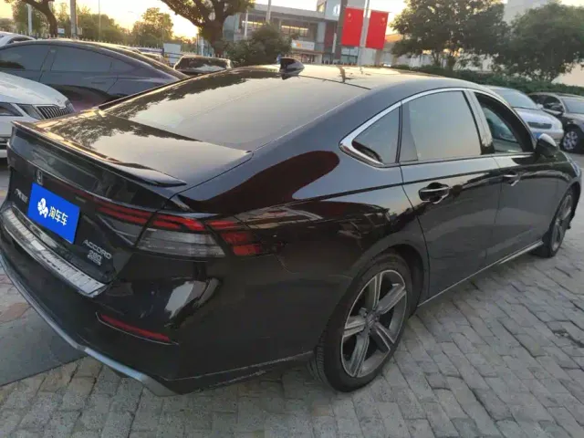 Honda Accord — Фото автомобиля 3