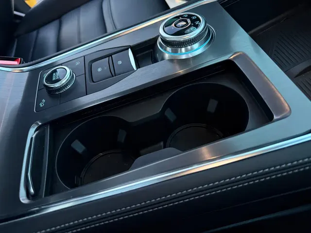 Ford Explorer — Фото автомобиля 20