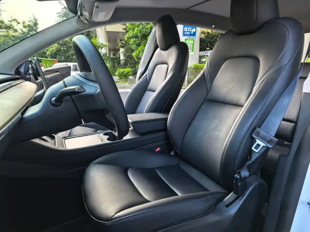 Tesla Model Y — Фото автомобиля 5