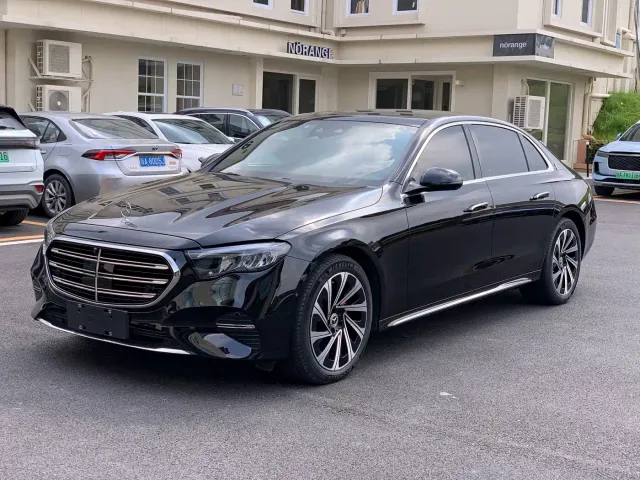 Фотография автомобиля — Mercedes-Benz E-Class
