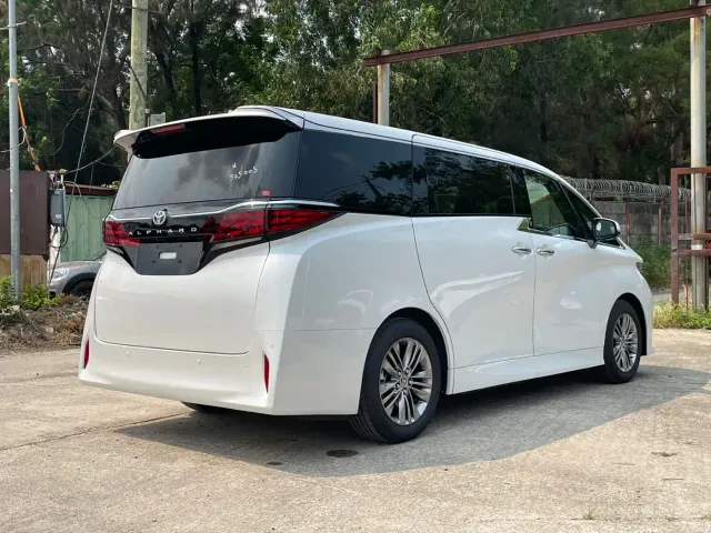Toyota Alphard — Фото автомобиля 6