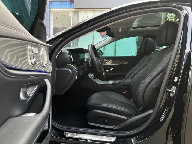 Mercedes-Benz E-Class — Фото автомобиля 9