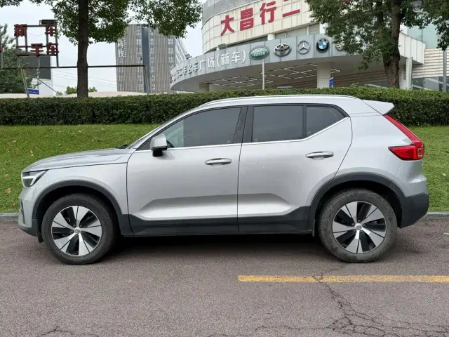 Volvo XC40 — Фото автомобиля 3