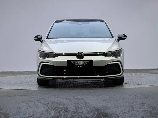 Volkswagen Golf — Фото автомобиля 2