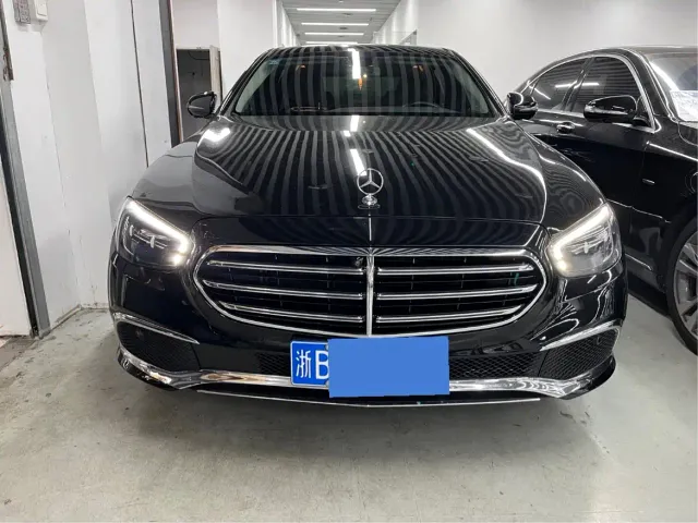 Mercedes-Benz E-Class — Фото автомобиля 2