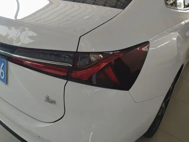 Roewe i5 — Фото автомобиля 7