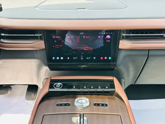 Lincoln Navigator — Фото автомобиля 24
